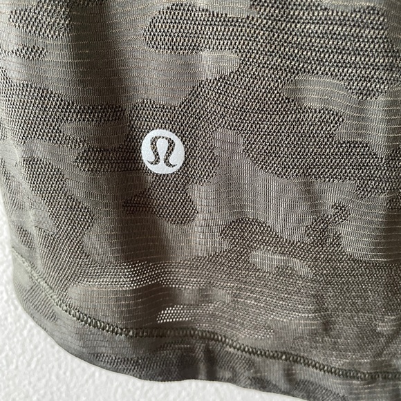 Lululemon Miles Ahead Short Sleeved T Shirt. Size 4 Camo Green Print - Picture 5 of 6